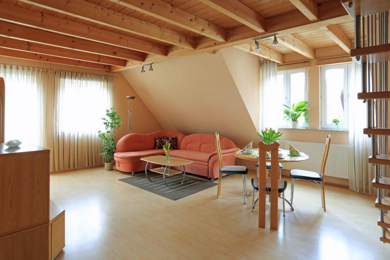 Weinstube Schwalbennest Hotel Карлщат Екстериор снимка
