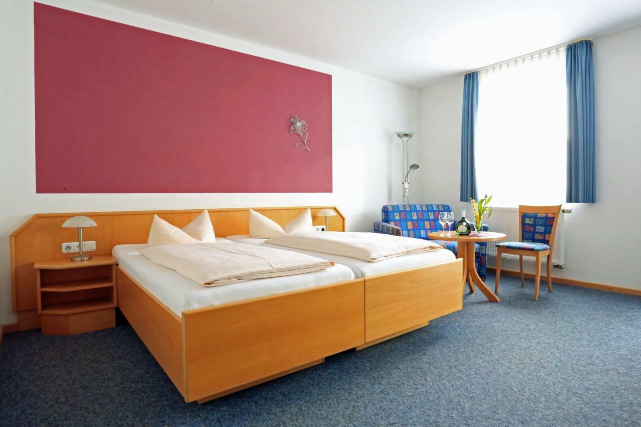 Weinstube Schwalbennest Hotel Карлщат Екстериор снимка
