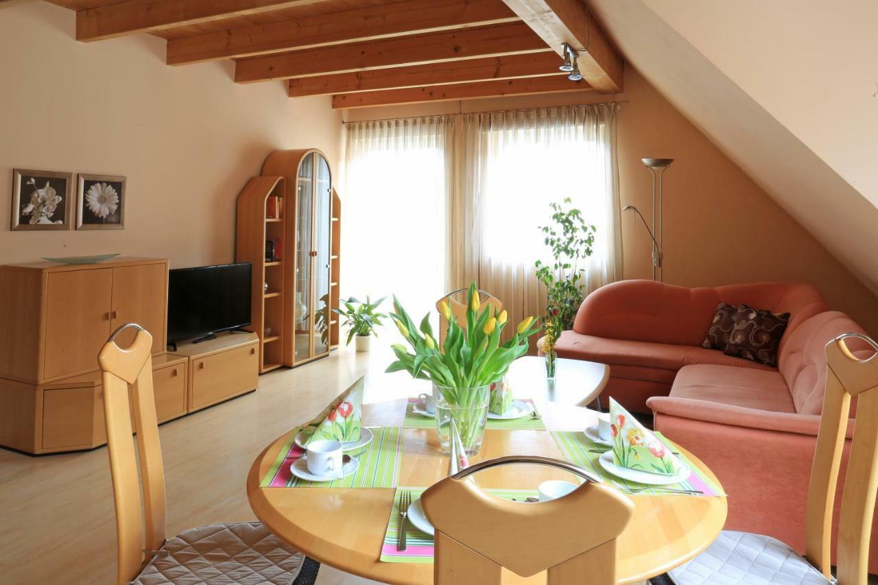 Weinstube Schwalbennest Hotel Карлщат Екстериор снимка