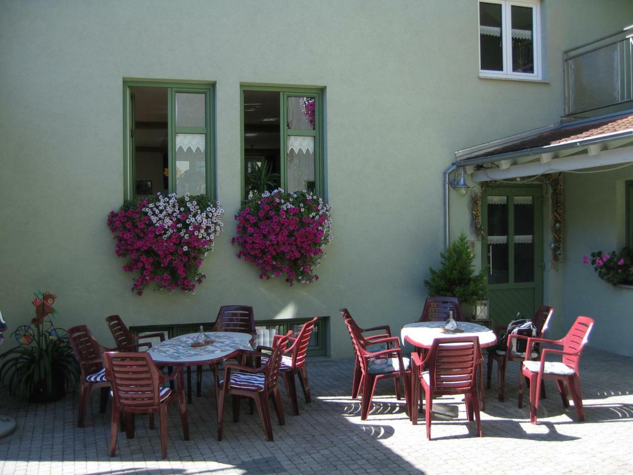 Weinstube Schwalbennest Hotel Карлщат Екстериор снимка