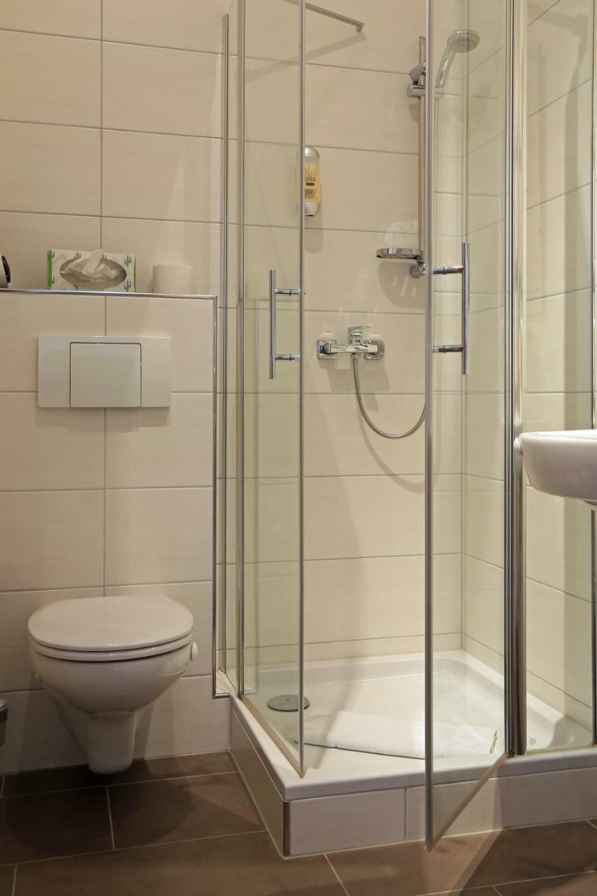 Weinstube Schwalbennest Hotel Карлщат Екстериор снимка