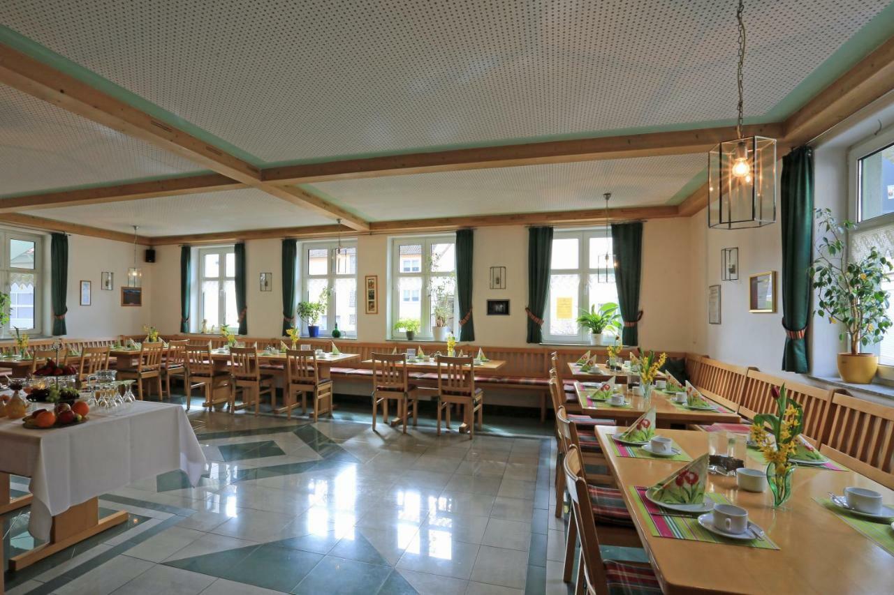 Weinstube Schwalbennest Hotel Карлщат Екстериор снимка