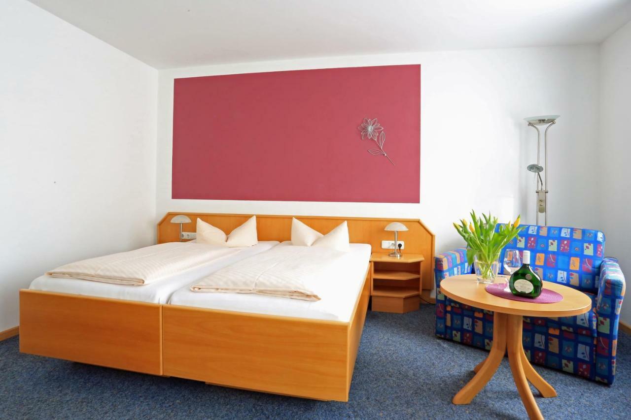 Weinstube Schwalbennest Hotel Карлщат Екстериор снимка